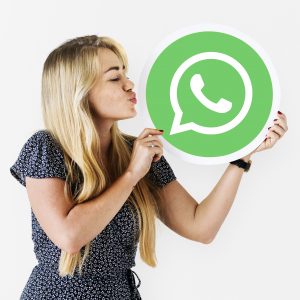 Mulher mandando bj 300x300 - 6 Estratégias Simples e Rápidas para usar o WhatsApp como uma das mais eficazes ferramentas de Marketing Digital.